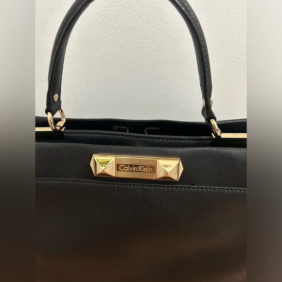 Calvin Klein saffiano leather satchel purse with removable shoulder strap - Picture 4 of 14